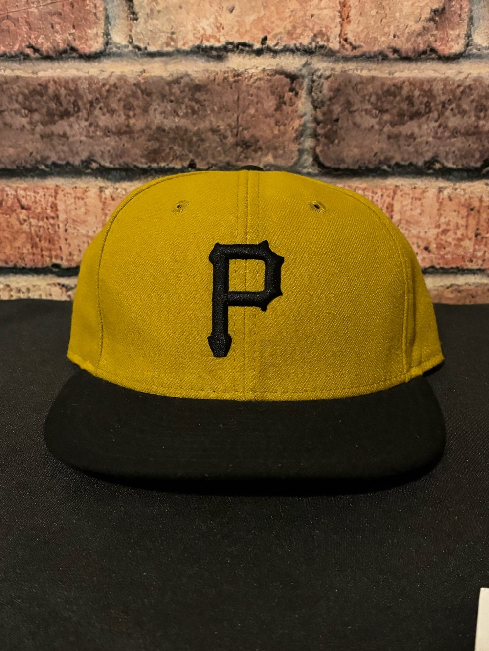 New Era Yellow and Black Pittsburg Pirates P Logo fitted Baseball Hat 7-1/8